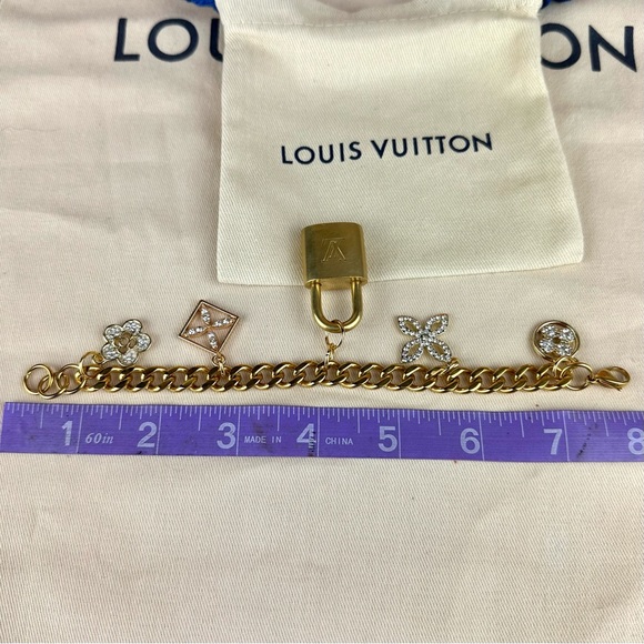 Louis Vuitton vintage lock bracelet with charms - Picture 4 of 4